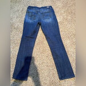 Lee jeans. Regular fit, straight leg, mid rise.